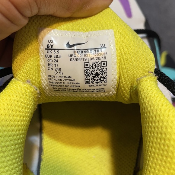 Nike Air Max reacts 270 - Picture 5 of 6